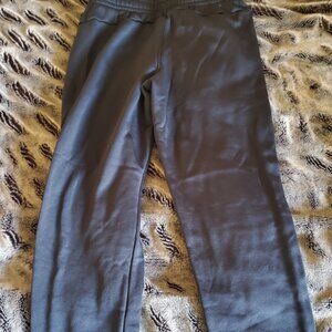 Boys under armour warm up pants - size L